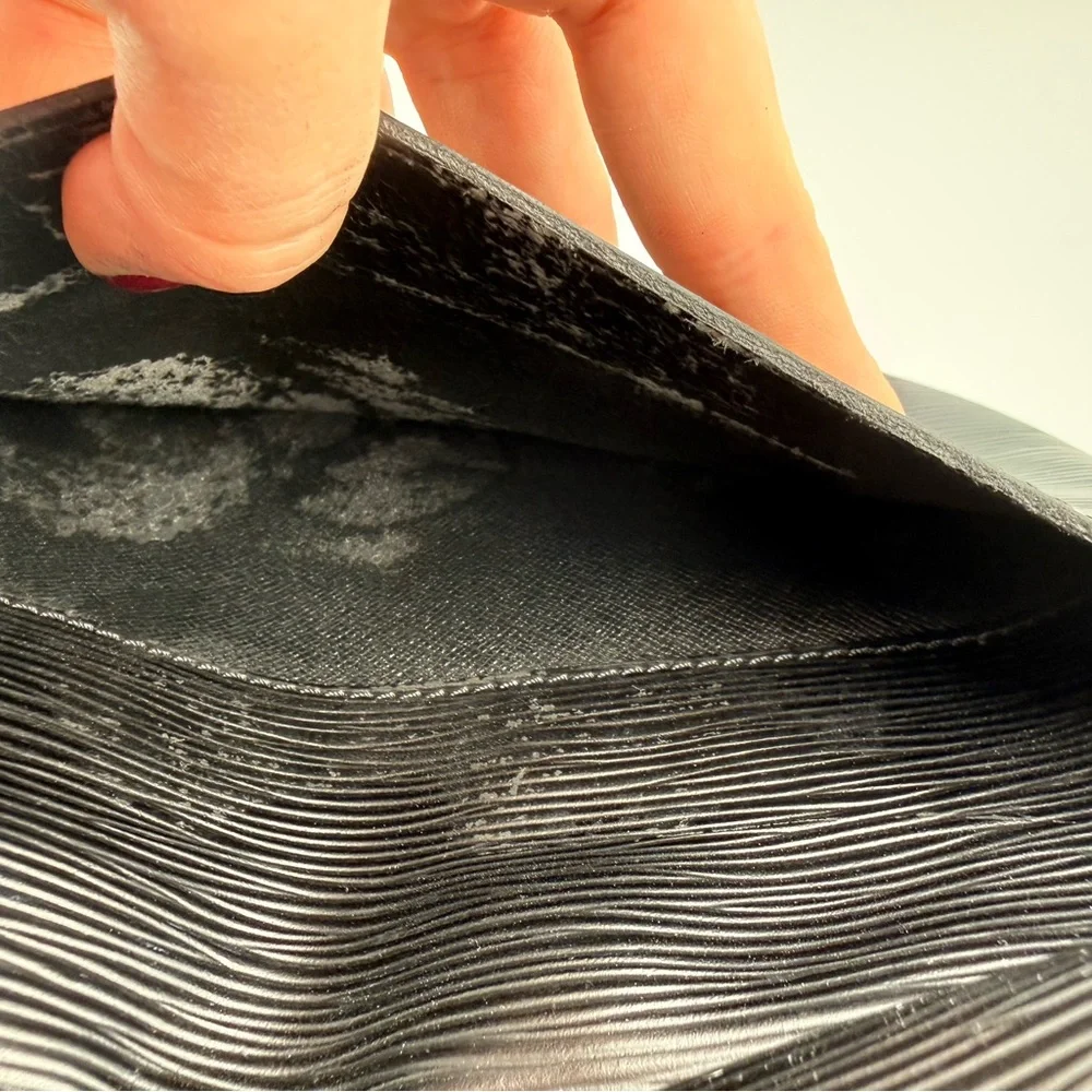 Louis Vuitton Black Epi Leather Crossbody - Picture 6 of 12